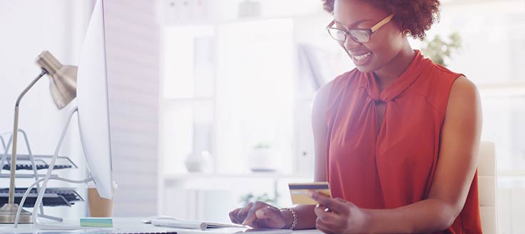 A woman makes an online purchase with a credit card. Chase offers business credit cards with cash-back reward programs.